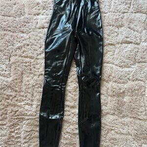 SPANXshape™ Faux Leather
Patent Leggings